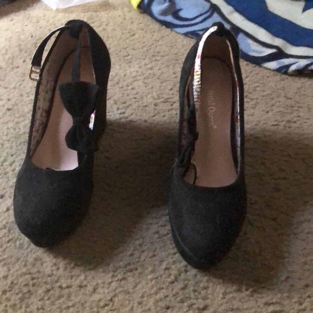Black velvet wedges